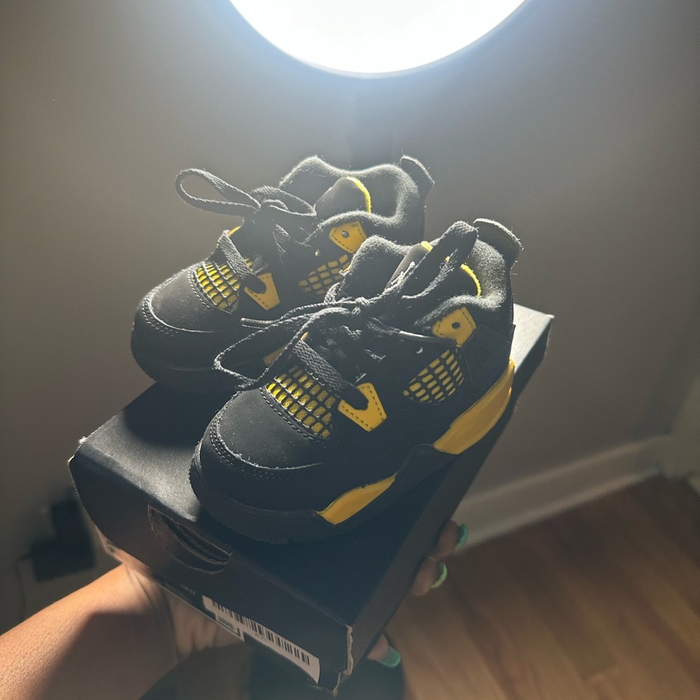 Jordan Retro 4- Thunder (TD) Size 6c